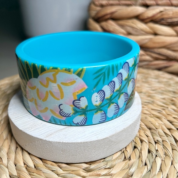 Vintage Tropical Beauty wide acrylic bangle bracelet. - Picture 7 of 9